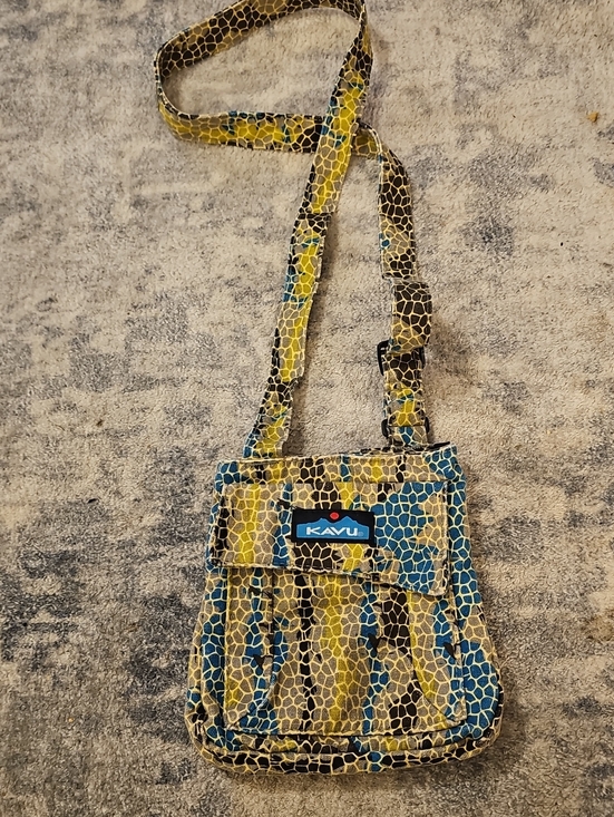 Kavu Handbags - KAVU Keeper Mini Crossbody Bag in yellow, turquoise, & blue animal/giraffe print